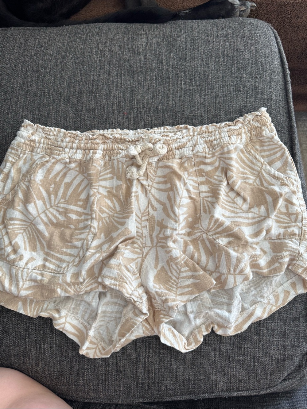 Women's Cream & Tan Tropical Print Elastic Waist Shorts